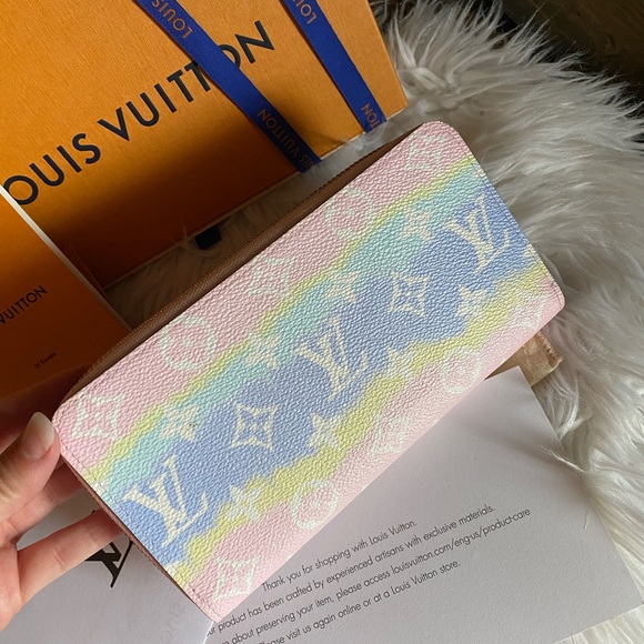 Limited Edition Louis Vuitton Escale Pastel zippy wallet card holder - Picture 2 of 16